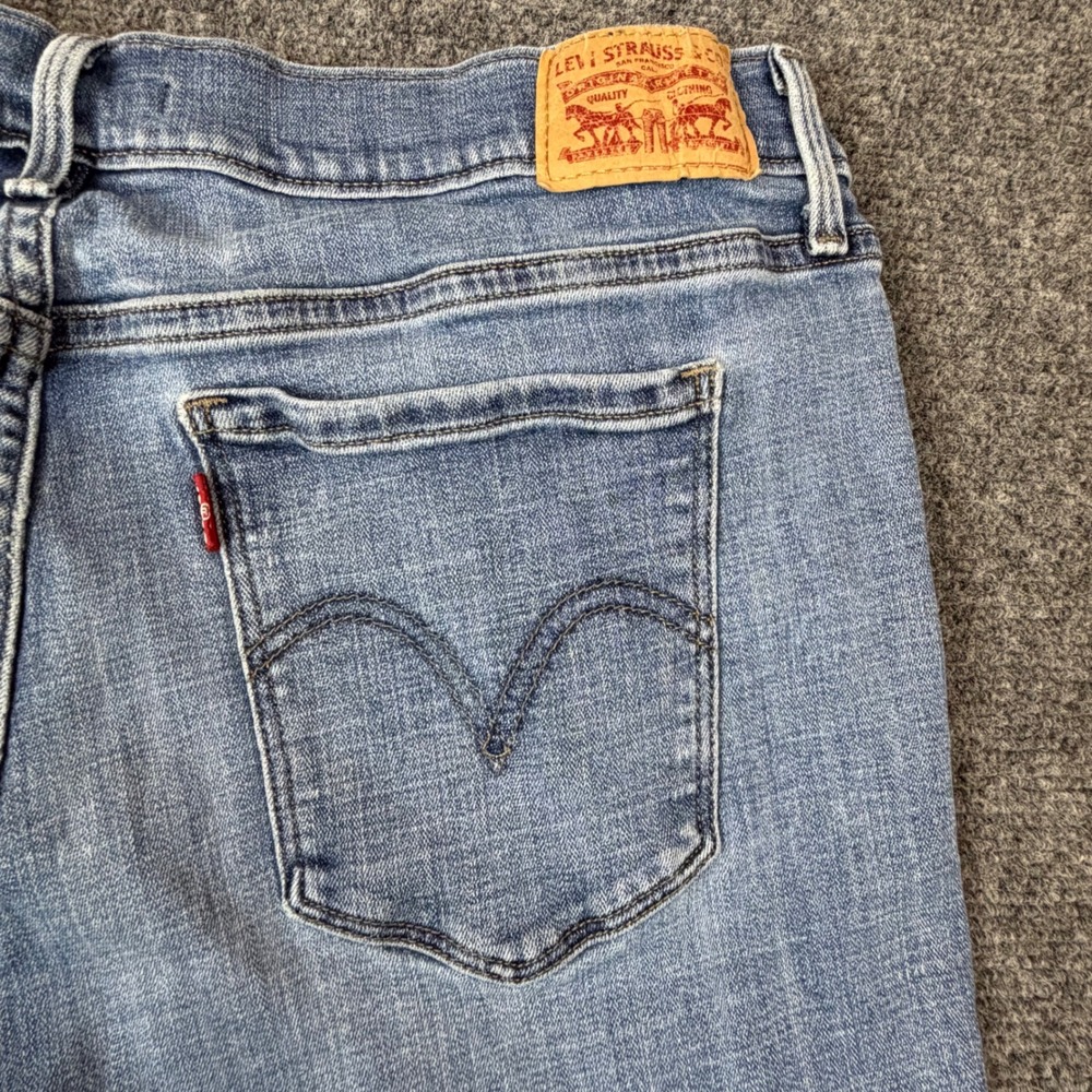 Levis 505 Straight Leg Jeans Womens 33 Medium Wash Floral Embroidered Blue Denim - Picture 9 of 10